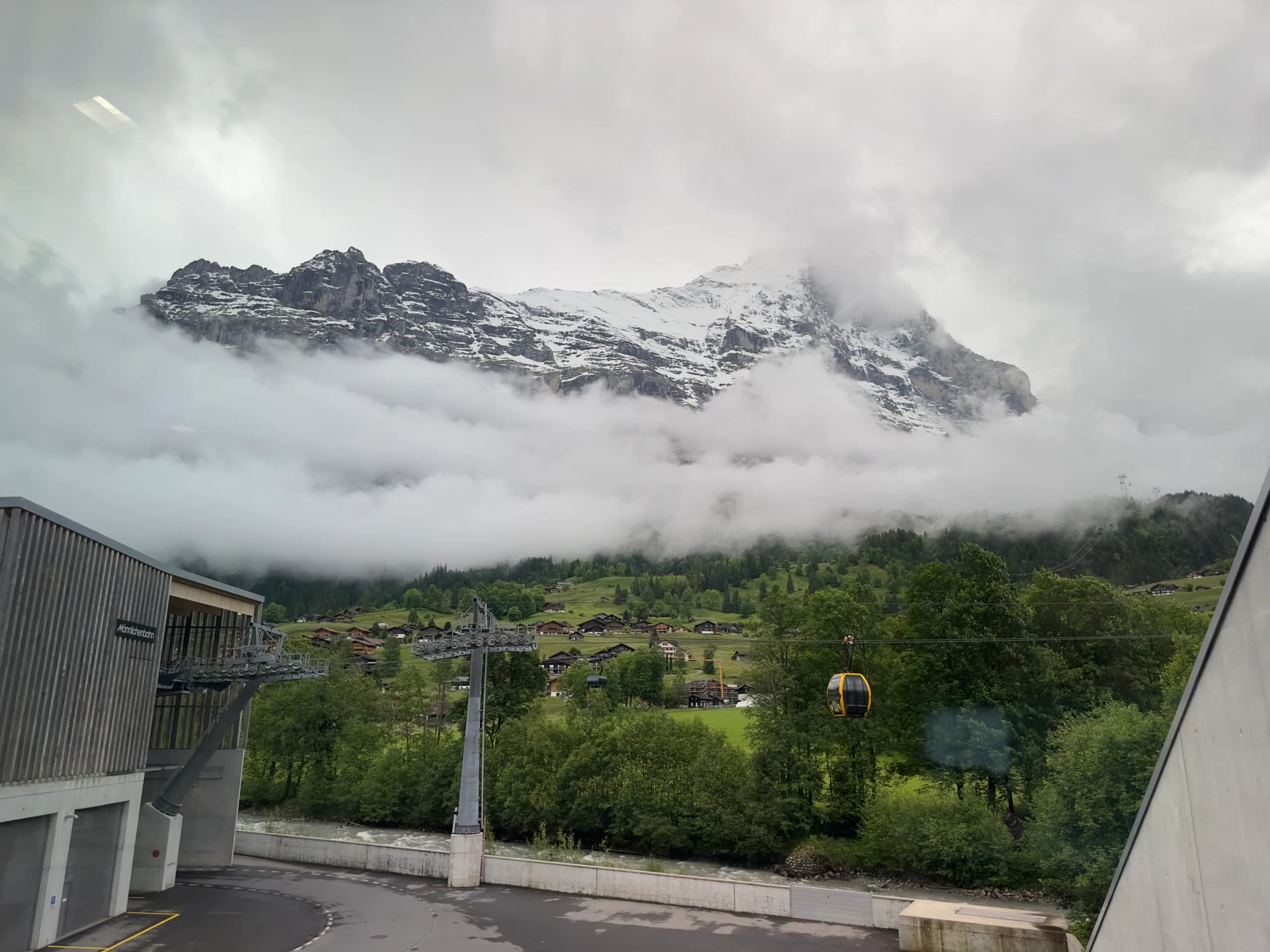 Grindelwald Terminal,第 1 张。